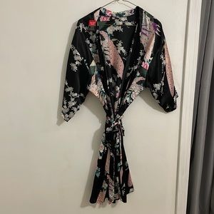 Very colorful silk kimono. Tag still on never worn.